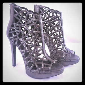 Vera Wang Lavender Perforated Art Stiletto Heels